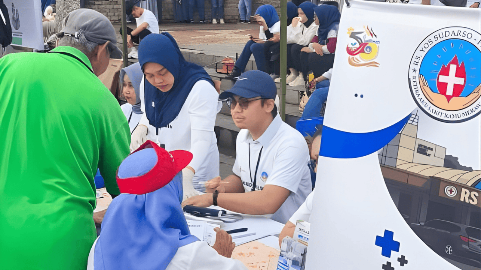 Fun Walk dan Senam Massal HKN ke-61 Tingkat Kota Padang