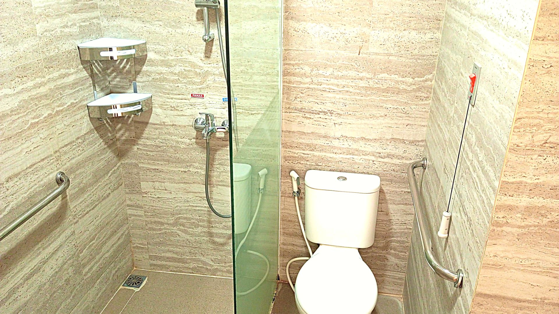 Toilet Kamar Rawat Inap Kelas 1