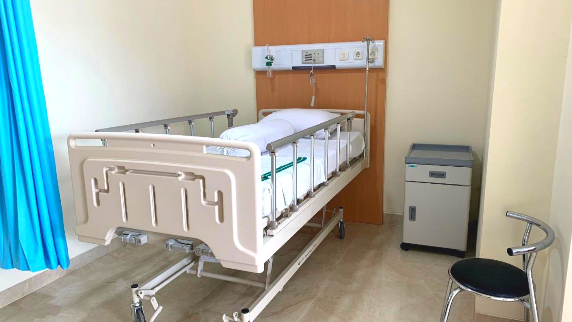 Tempat Tidur Kamar VIP
